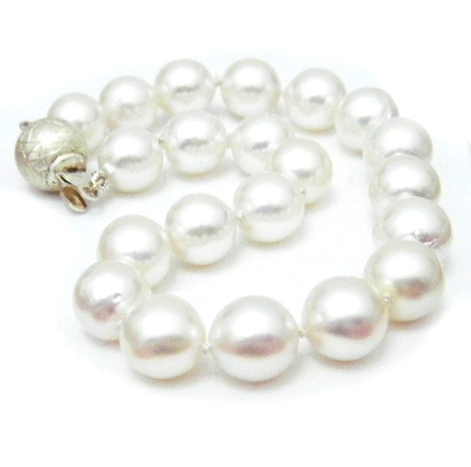 White Akoya Round Pearls Bracelet